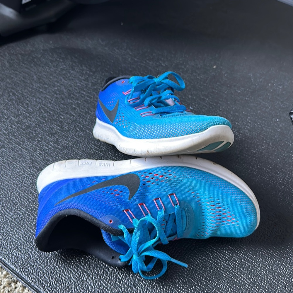 Nike Free RN trainers